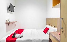 RedDoorz @ Kebon Kacang