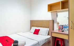 RedDoorz @ Kebon Kacang